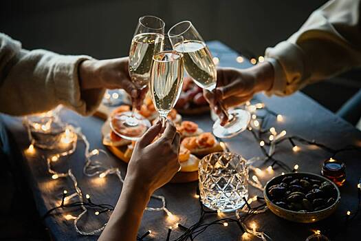 Названы два главных покупателя российского шампанского