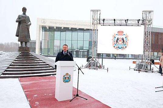 Памятник князю Ярославу Мудрому открыли рядом со зданием Новгородской технической школы