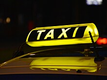 Таксистам в Петербурге запретили навязываться туристам