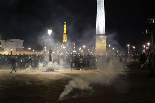 Полиция применила слезоточивый газ против протестующих на площади Согласия в Париже