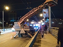 Выпали из люльки на рельсы: в Ростове умер второй рабочий, пострадавший в ДТП на мосту Стачки