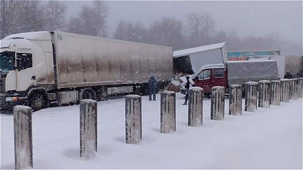 Массовая авария с участием 10 грузовиков произошла в Татарстане