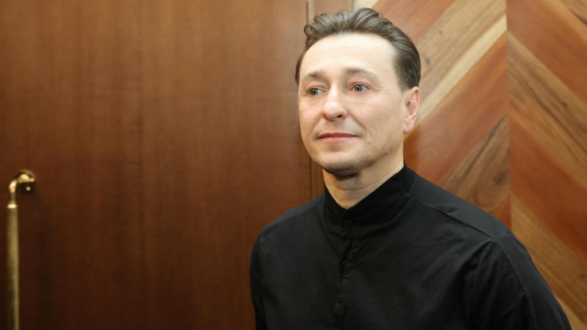 Сергей Безруков заявил, что ИИ может помочь сценаристам, но не заменит их