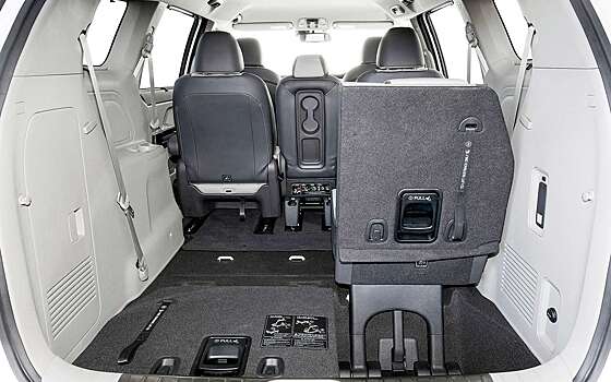 Надежные агрегаты, 7-11 мест, стойкая подвеска — отличный автомобиль из Южной Кореи