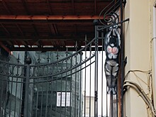 На Невском проспекте появился повешенный арт-объект «Мучайник»