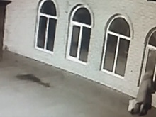 Взломала окно и ограбила магазин. Преступницу пенсионного возраста ищут в Нижегородской области
