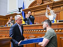 Президент Литвы вручил Зеленскому высшую награду страны