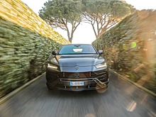 Lamborghini продала больше кроссоверов, чем суперкаров