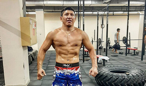 Жанибек Алимханулы нокаутировал Дигнума и стал временным чемпионом мира в среднем весе