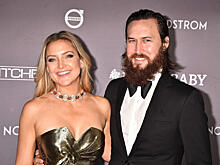 Ждет четвертого: 40-летняя Кейт Хадсон показала сильно округлившийся живот на гала-вечере Baby2Baby