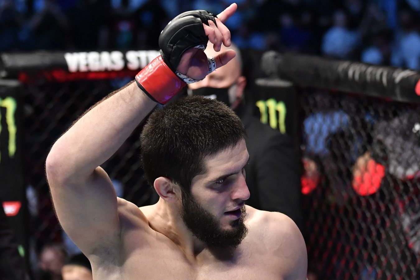 Ислам Махачев оставил послание перед боем с Порье на UFC 302