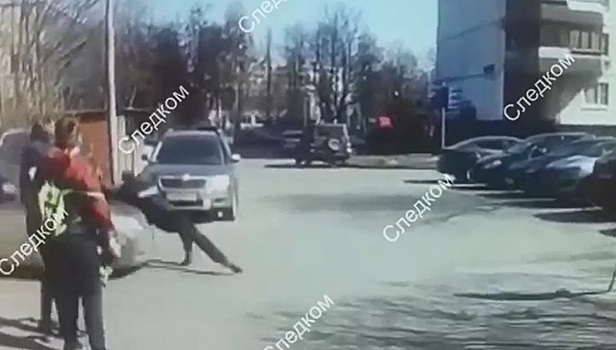 Водитель задержан после наезда на полицейского на юге Москвы. Видео