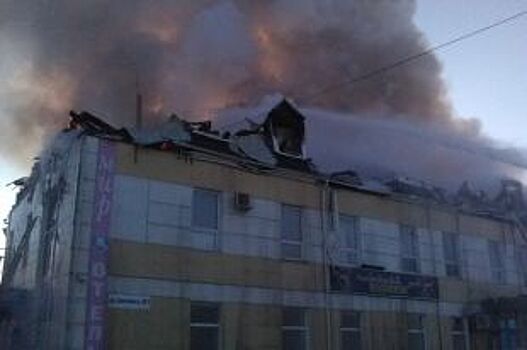 В Соль-Илецке 27 пожарных тушили огонь в гостинице «Вавилон»