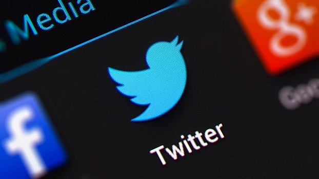Twitter блокирует бывших несовершеннолетних пользователей