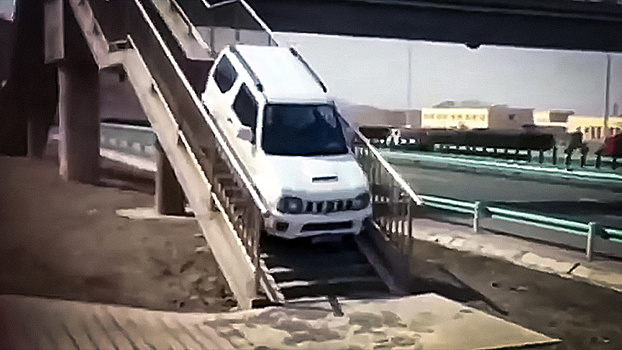 Вот так в Китае разворачиваются, когда пропускают поворот