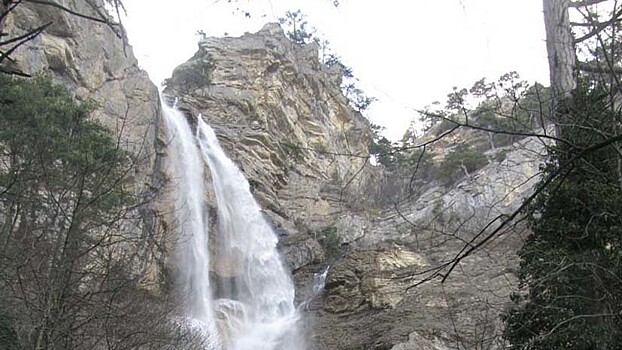 В Крыму заледенел самый высокий водопад Учан-Су