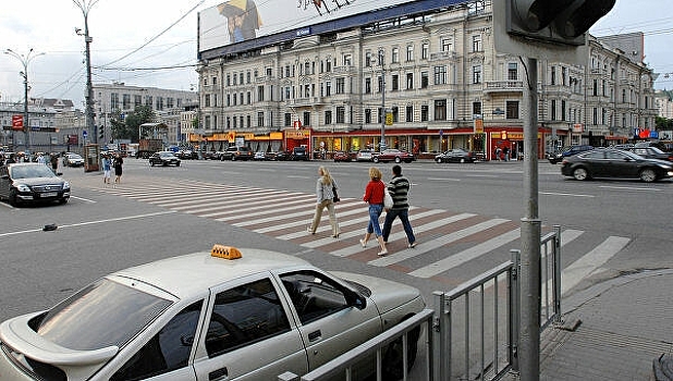 Перекрёстки продолжат оснащать «умными светофорами»