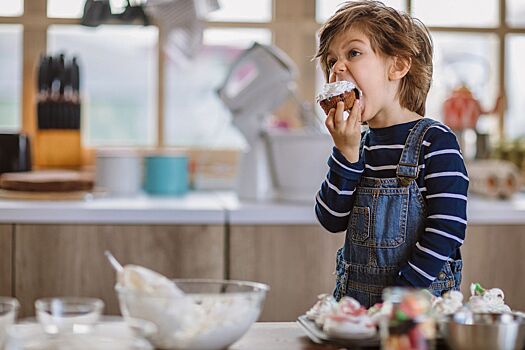 3 вредные пищевые привычки, которые формируются в детстве