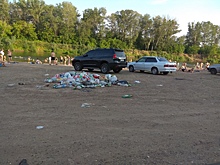 Оренбургский пляж превращается в мусоромку