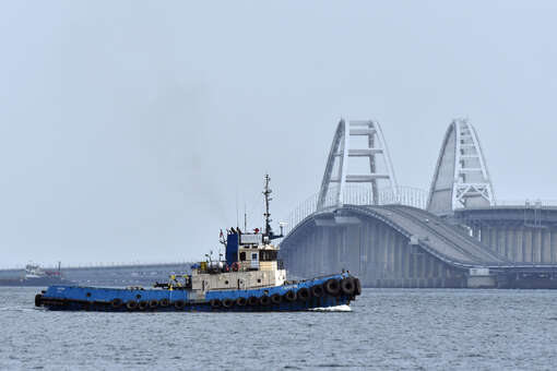 Крымский мост открыли для движения примерно через четыре часа после перекрытия