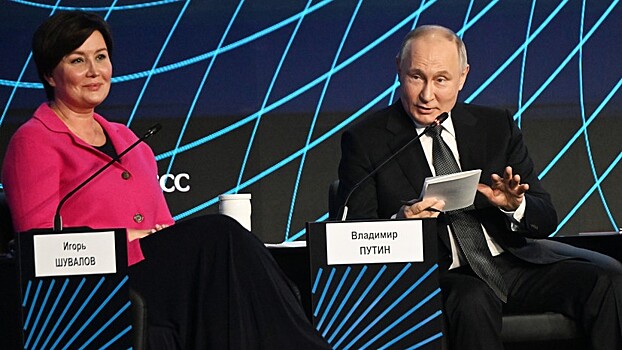 Путин пошутил о диктатуре на форуме АСИ