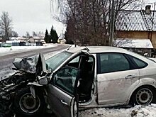 В Шелтозеро в "лоб в лоб" столкнулись легковой и грузовой автомобили