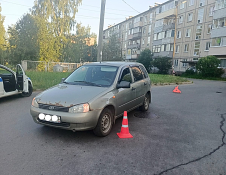 Четырехлетний малыш на самокате попал под колеса авто в Карелии