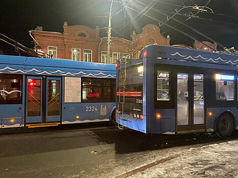 В Саратове троллейбусы трёх маршрутов больше двух часов стоят из-за обрыва контактной сети