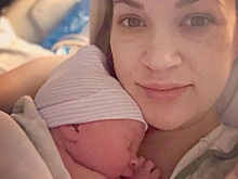 «Жизнь навсегда изменилась»: звезда кантри Кэрри Андервуд стала мамой во второй раз и показала первое фото малыша