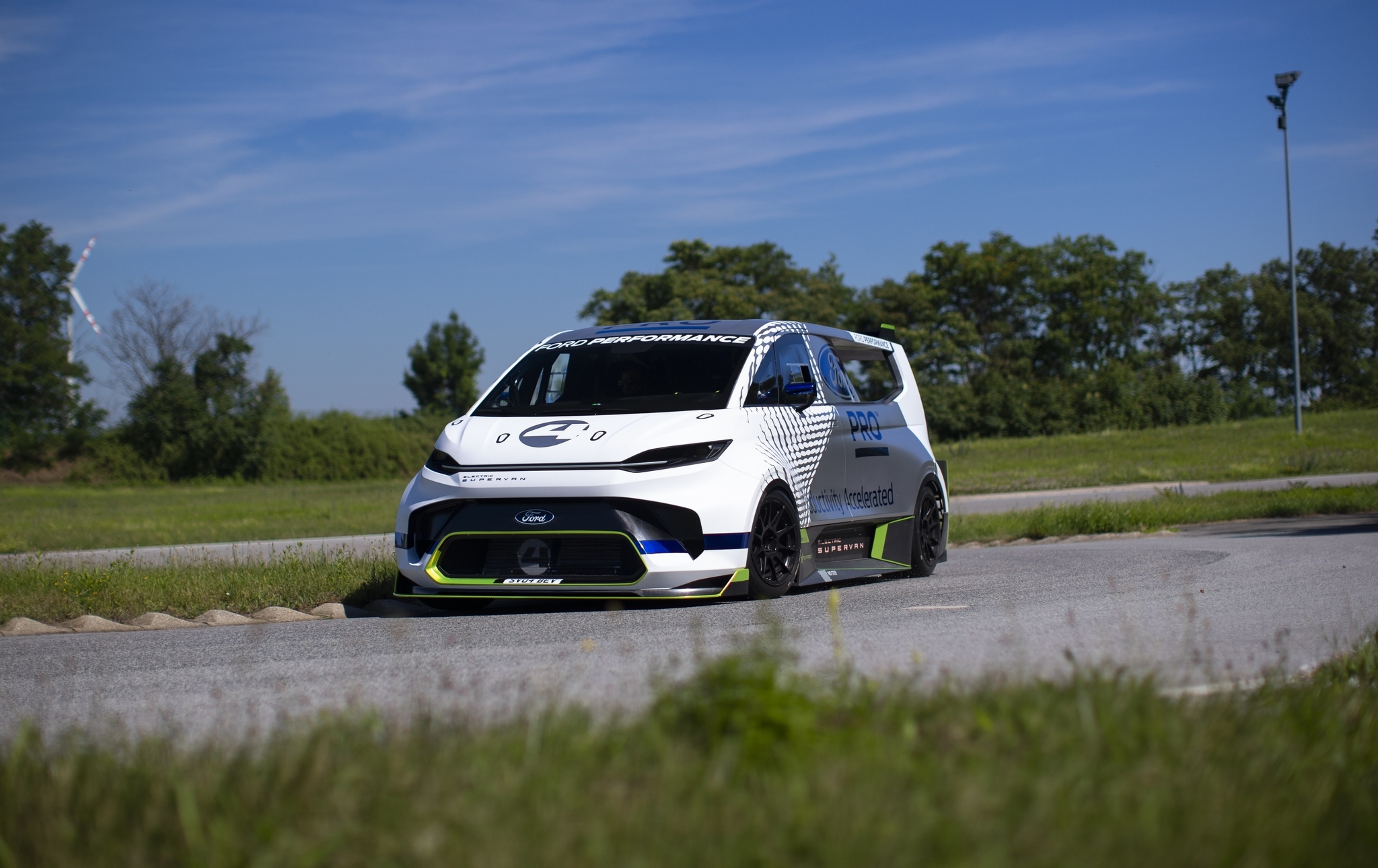 Ford Transit Supervan 2