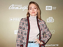 Грустная и без кольца: Оксана Акиньшина появилась на премьере фильма в гордом одиночестве