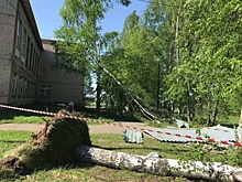 Сильный ветер повредил крышу интерната для детей в Костромской области