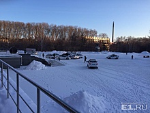 Сотрудники ГИБДД продолжили съемки поздравительного ролика к 8 марта у КРК "Уралец"