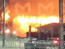 Мощный пожар в Петербурге попал на видео