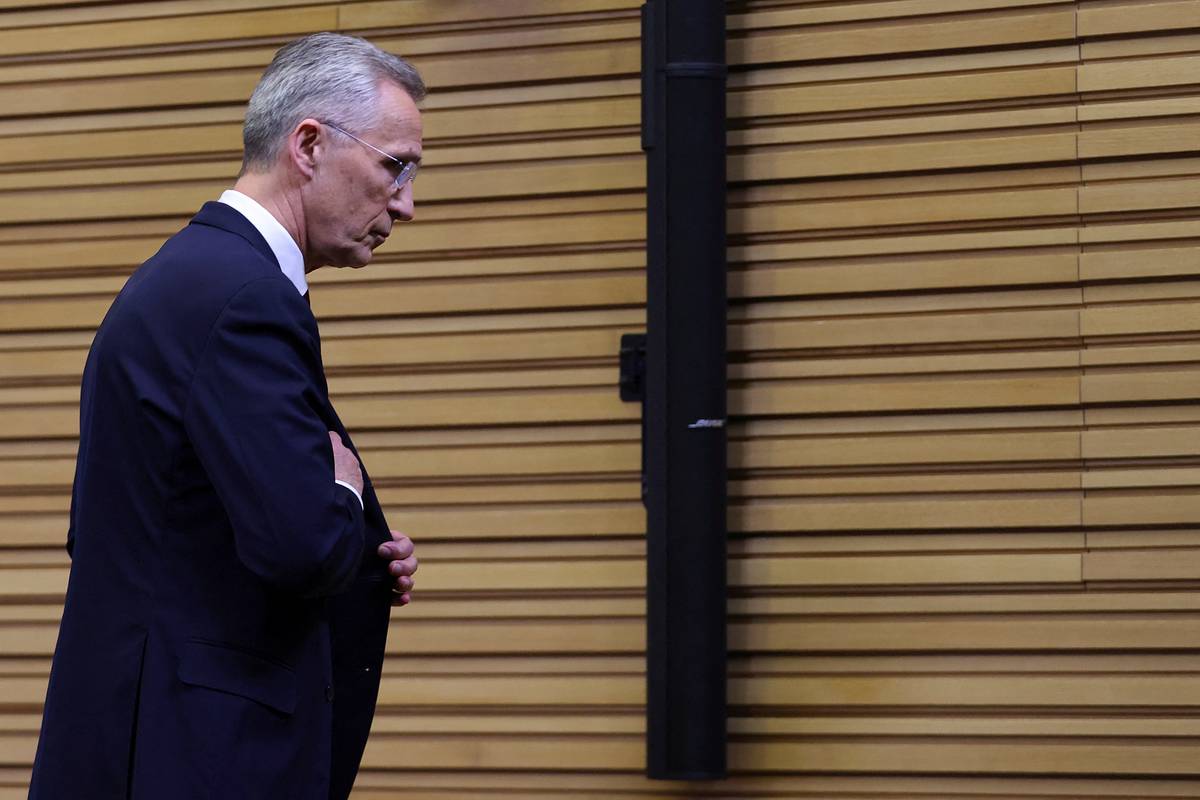 Генсек НАТО ушел от ответа на вопрос о праве Украины бить по России из F-16