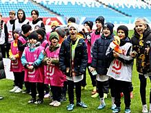 300 школьников Самарской области приняли участие в "Уроке футбола" со звездами сборной России