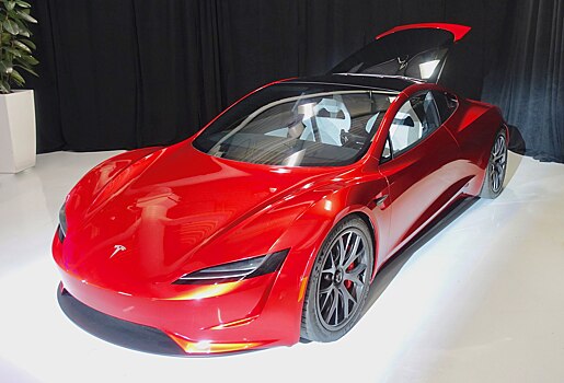 «Это даже не автомобиль». Илон Маск рассказал, что у Tesla Roadster не будет руля