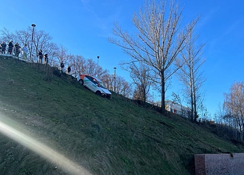 Водитель вылетевшего с откоса на площади Сенной автомобиля был пьян