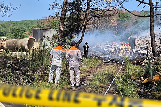 В результате крушения военного самолета в Южной Корее погибли четыре человека
