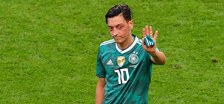 Озил исключил возвращение в сборную Германии. Его словам хлопали на пресс-конференции в Турции