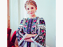 Тимошенко пришла в Раду с «фирменной» прической и в вышиванке