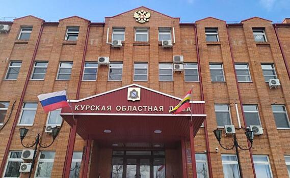 Курских депутатов обязали сообщать о выездах за границу