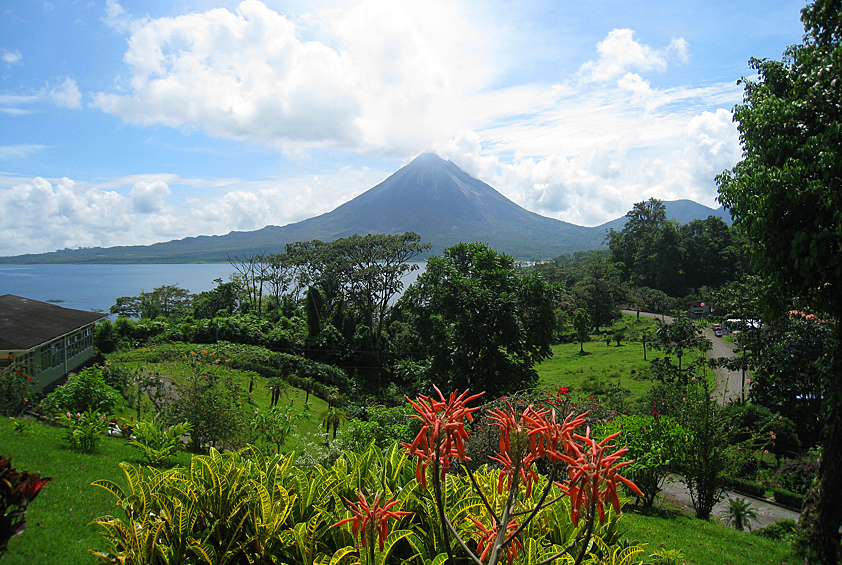 На второй позиции разместилась Коста-Рика с ее тропическими лесами, туристскими тропами, вулканами и пустынными пляжами