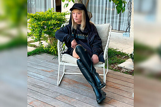 Помощница Пугачевой: певица уехала из России после похорон Юдашкина