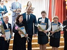 Глава администрации Чебоксар Спирин поздравил школу №6 с 85-летием