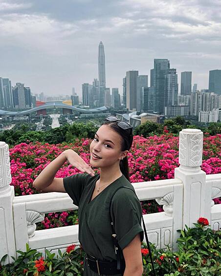 В августе спортсменка отправилась в Китай, где сфотографировалась на фоне небоскребов Шэньчжэня