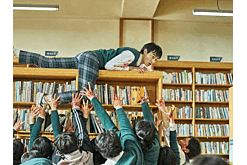 Netflix выпустил трейлер южнокорейского сериала о зомби-апокалипсисе "Мы все мертвы"