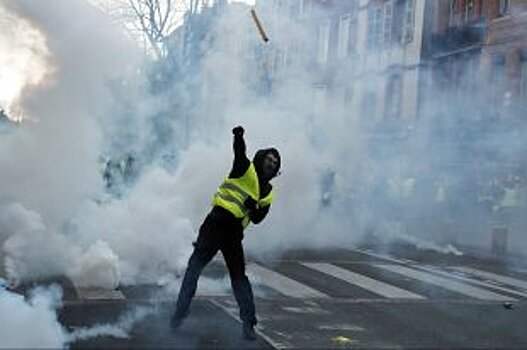 "Желтые жилеты" в 9 раз выйдут протестовать во Франции