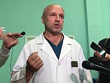 Семье врача, лечившего Навального, угрожают расправой