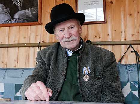 «Очередная профурсетка»: помощник врезал новой невесте 90-летнего Краско